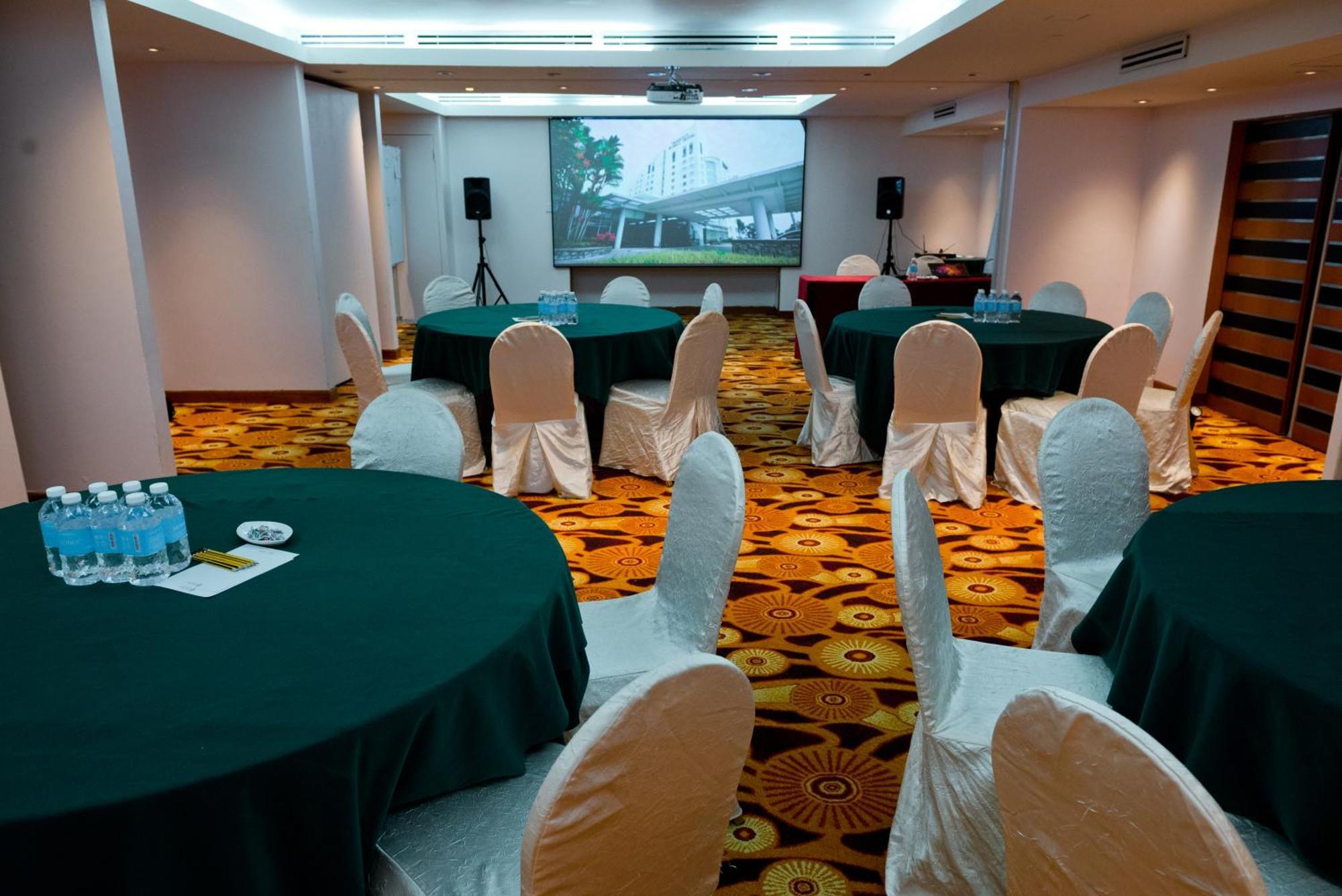 Parkcity Everly Hotel Bintulu Exteriör bild