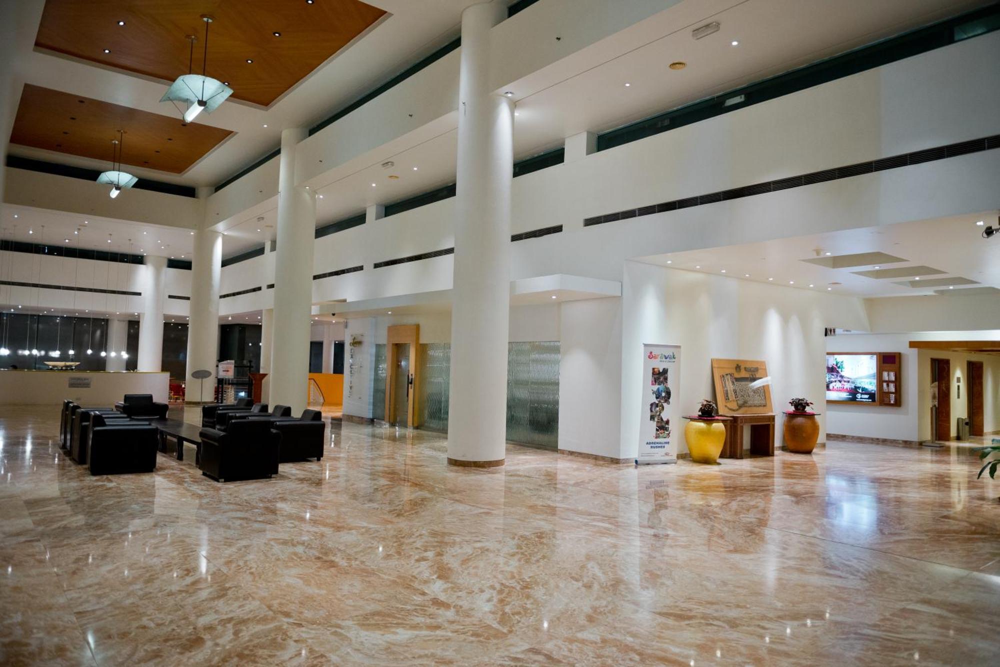 Parkcity Everly Hotel Bintulu Exteriör bild